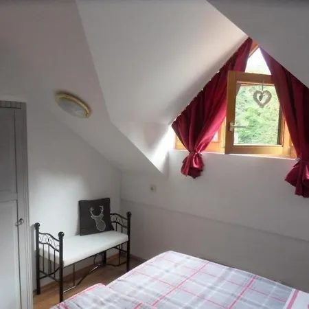 Apartment Modern Eingerichtete Ferienwohnung Mit Balkon Und Blick Auf Berge Sowie Mit Gemeinschaftsgarten Schofweg