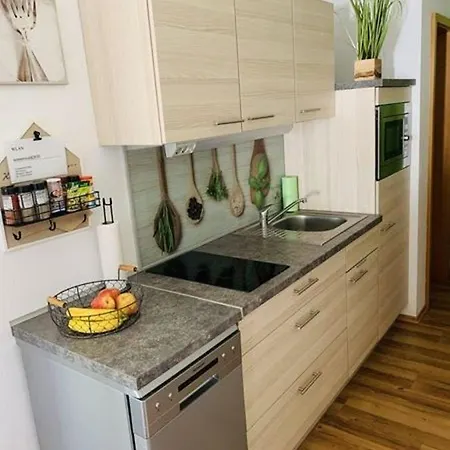 Modern Eingerichtete Ferienwohnung Mit Balkon Und Blick Auf Berge Sowie Mit Gemeinschaftsgarten *