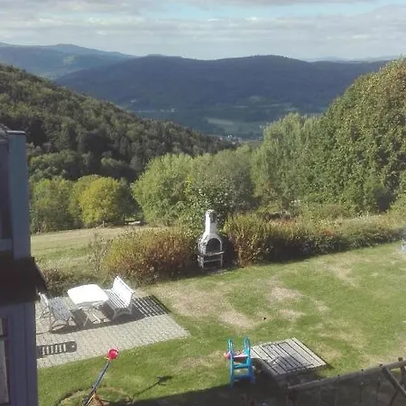 Modern Eingerichtete Ferienwohnung Mit Balkon Und Blick Auf Berge Sowie Mit Gemeinschaftsgarten Apartment Schofweg