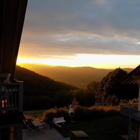 Modern Eingerichtete Ferienwohnung Mit Balkon Und Blick Auf Berge Sowie Mit Gemeinschaftsgarten 公寓 Schöfweg